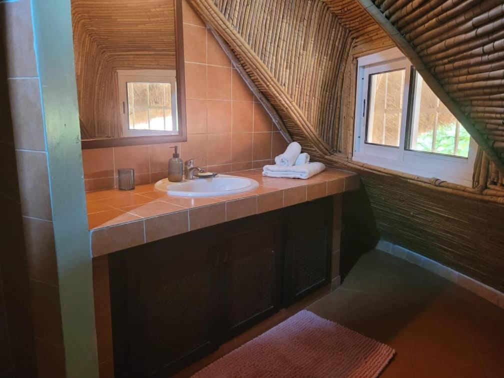 Villa Bord De Mer Avec Piscine Sali Tapé Kültér fotó